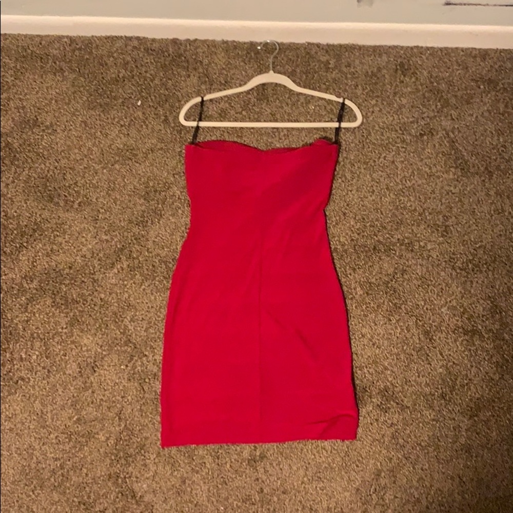 RED DRESS - Picture 3 of 4